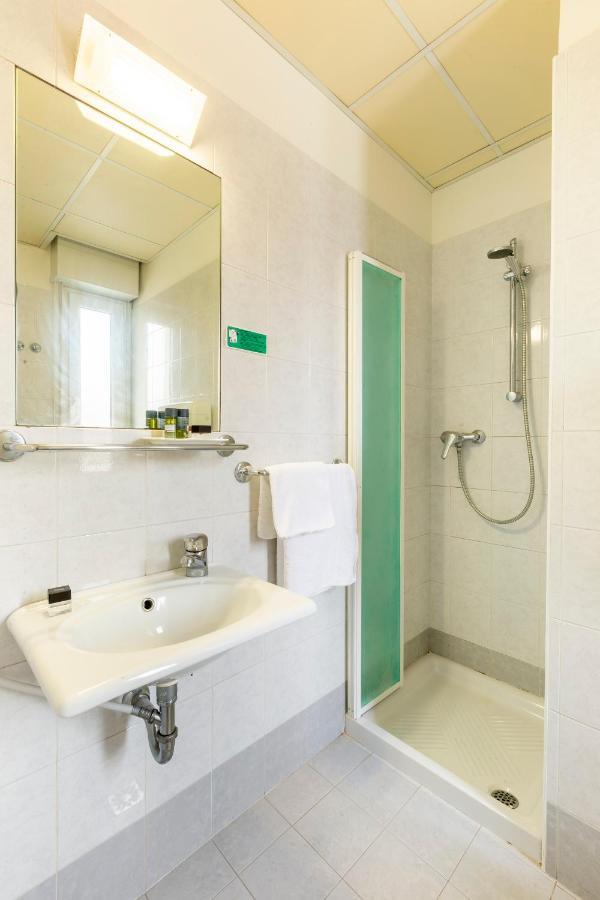 Hotel Condor-New 2024-Con Piscina Риччоне Экстерьер фото